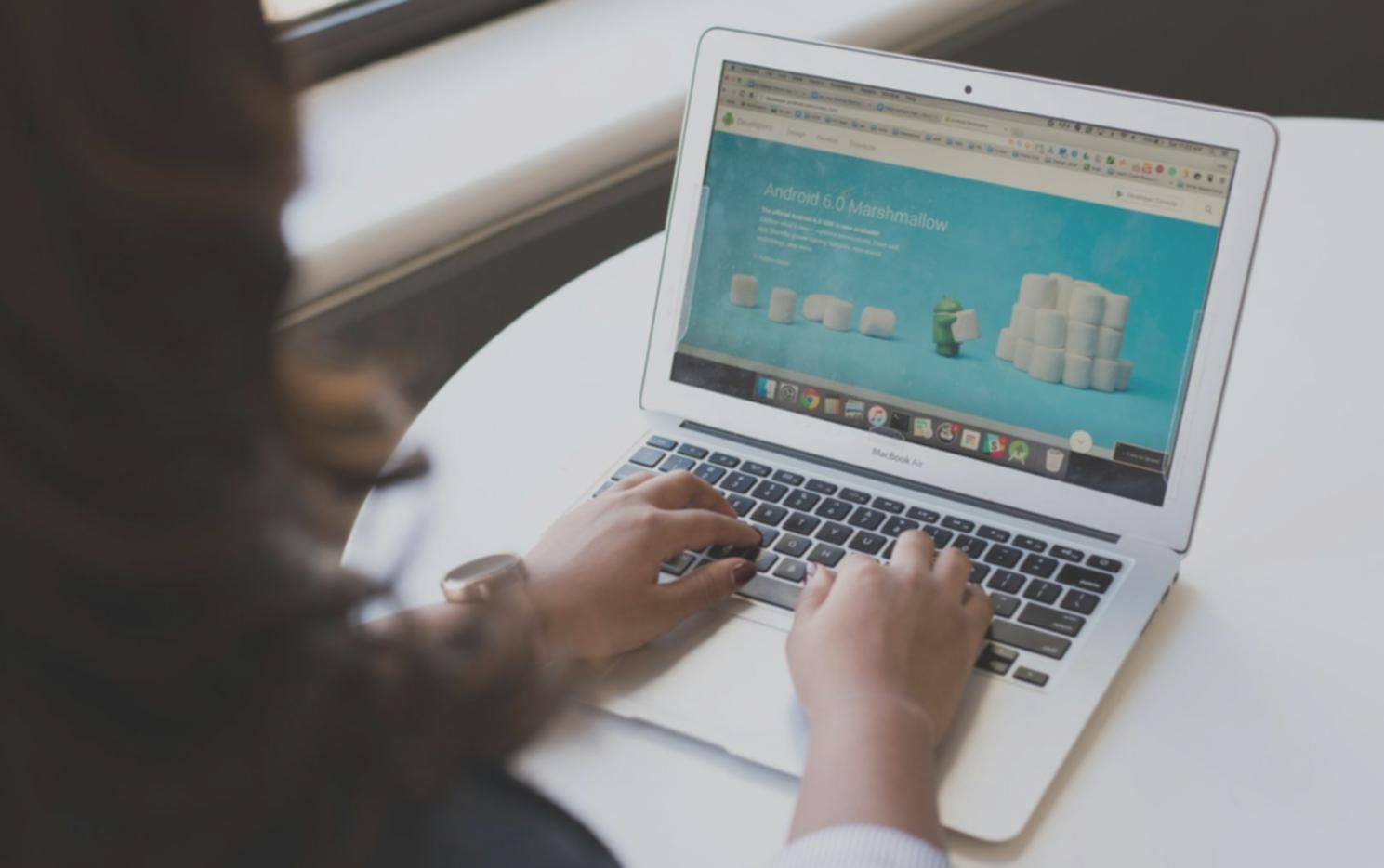 Session de formation pratique sur logiciel de budget